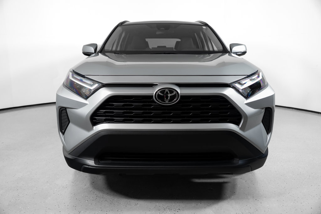 Used 2025 Toyota RAV4 XLE FWD image 15