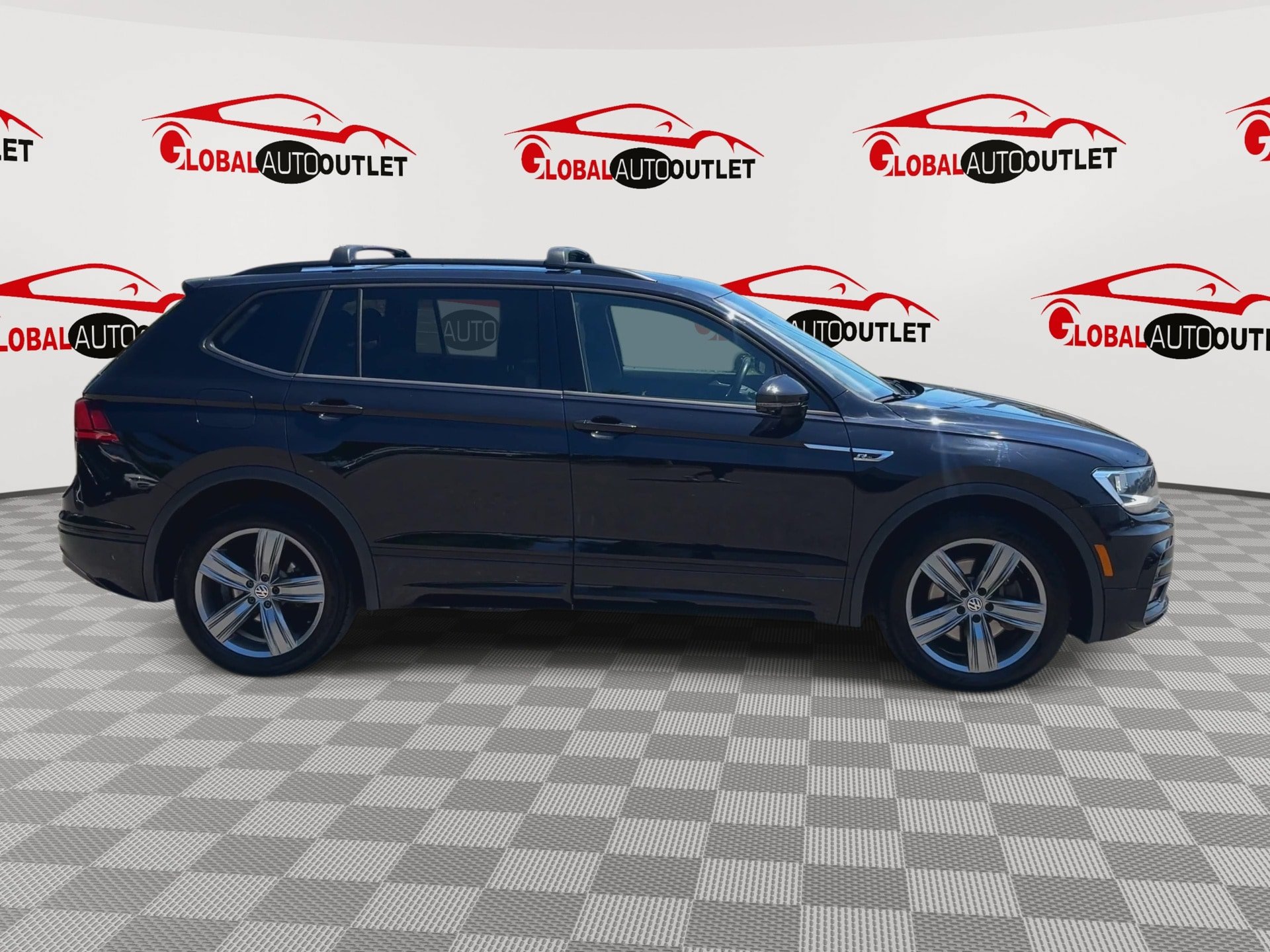 Used 2020 Volkswagen Tiguan SE R-Line AWD/4WD image 9