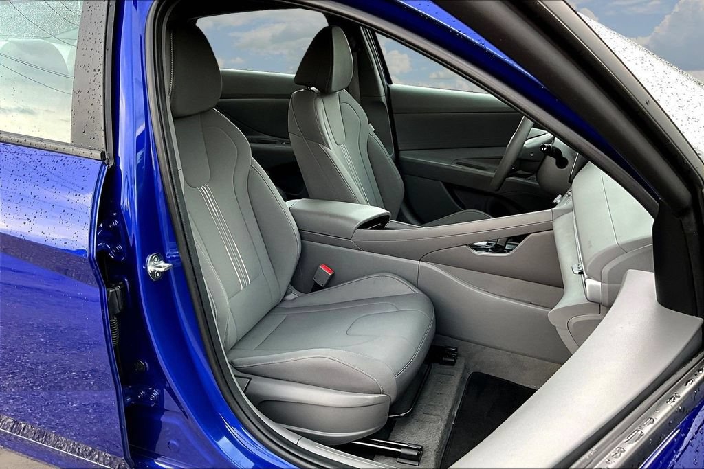 Used 2024 Hyundai Elantra Blue FWD image 31