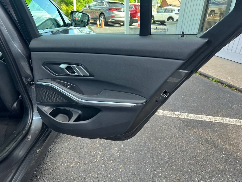 Used 2020 BMW 330i Sedan w/ Driving Assistance Package RWD image 28