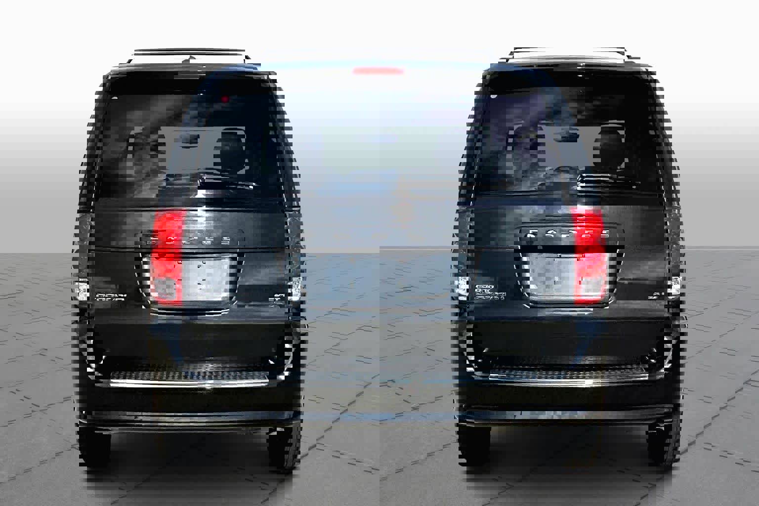 Used 2017 Dodge Grand Caravan SXT image 4