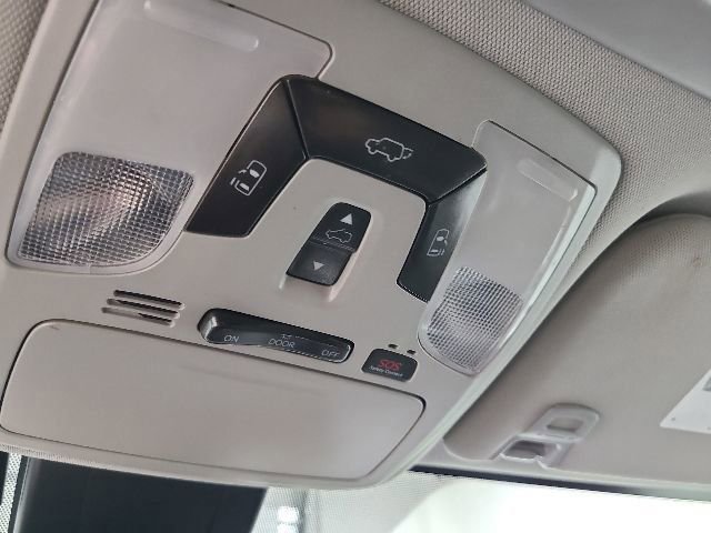 Used 2020 Toyota Sienna SE Premium w/ Nightshade Edition FWD image 37