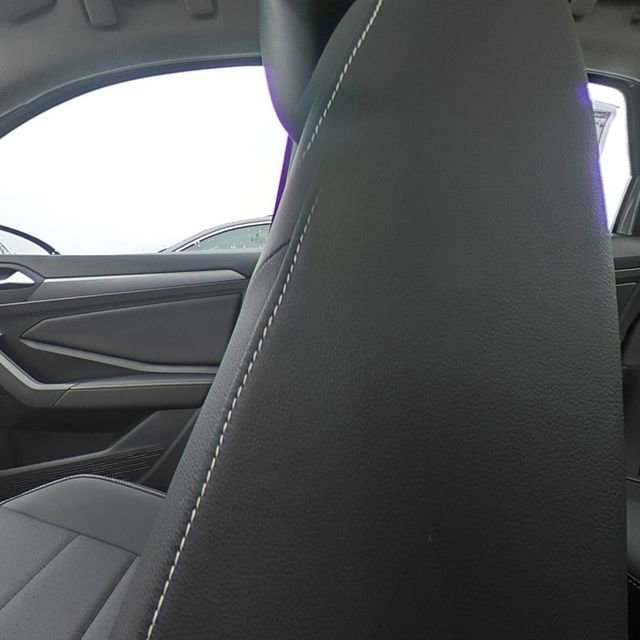 Used 2024 Volkswagen Jetta SE FWD image 16