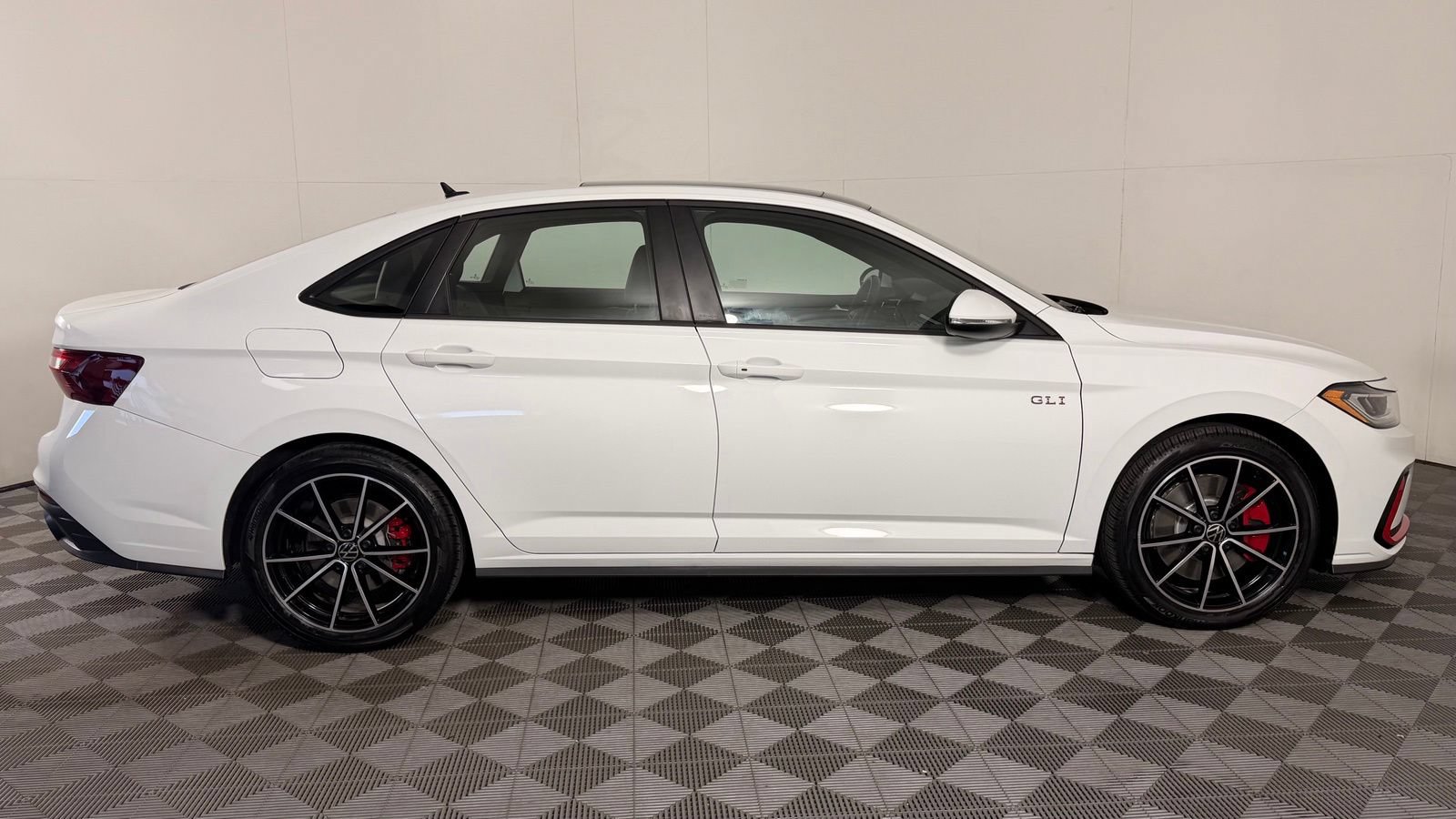 Used 2025 Volkswagen Jetta GLI Autobahn FWD image 10