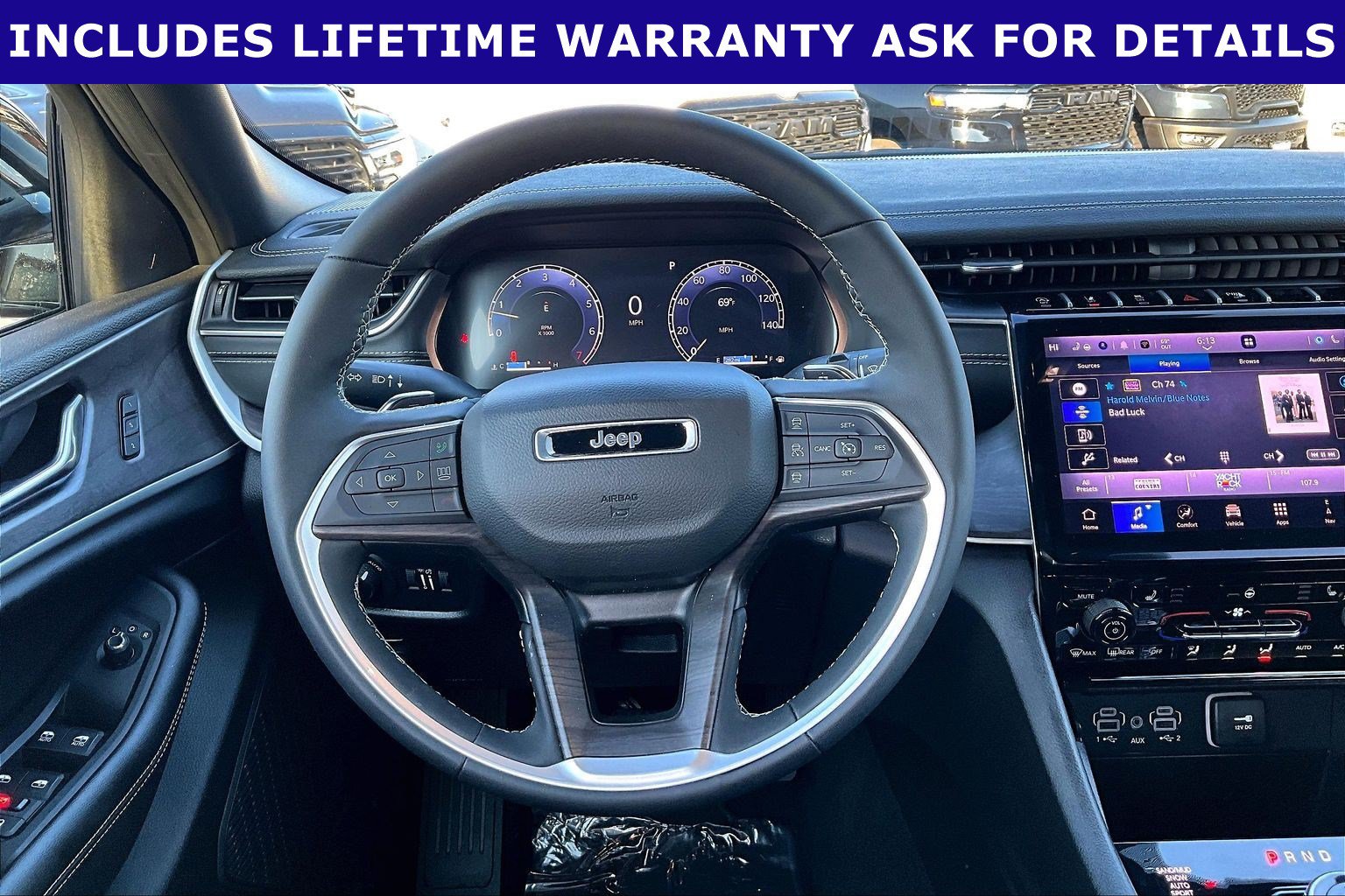 Used 2025 Jeep Grand Cherokee Limited AWD/4WD image 5