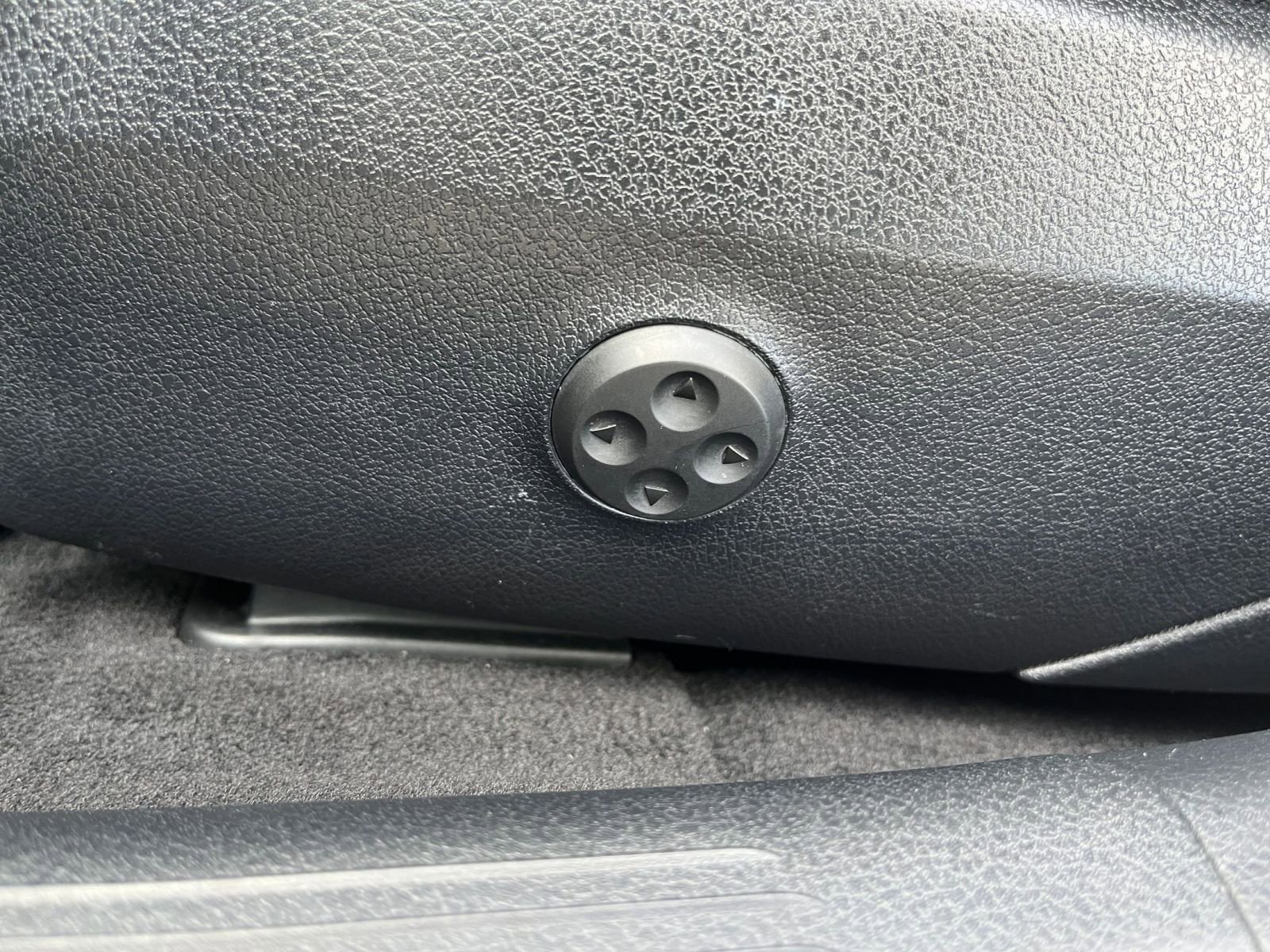 Used 2024 Mercedes-Benz C 300 4MATIC Sedan image 23