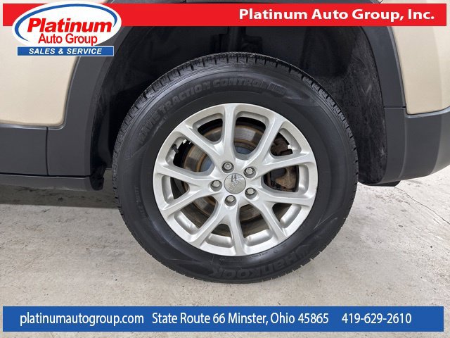 Used 2015 Jeep Cherokee Latitude w/ Comfort/Convenience Group AWD/4WD image 49