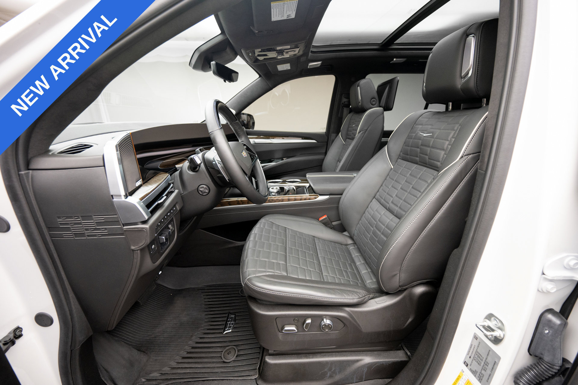 Used 2025 Cadillac Escalade Sport Platinum w/ LPO, Floor Liner Package AWD/4WD image 12