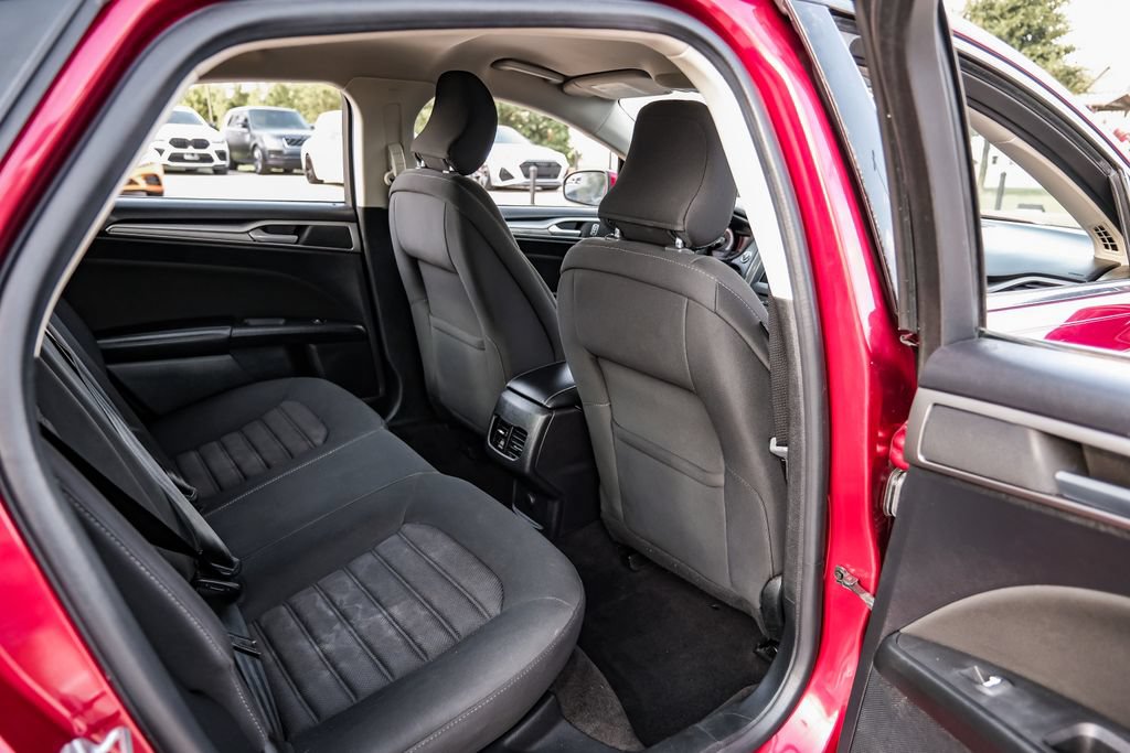 Used 2018 Ford Fusion SE w/ Fusion SE Technology Package FWD image 33