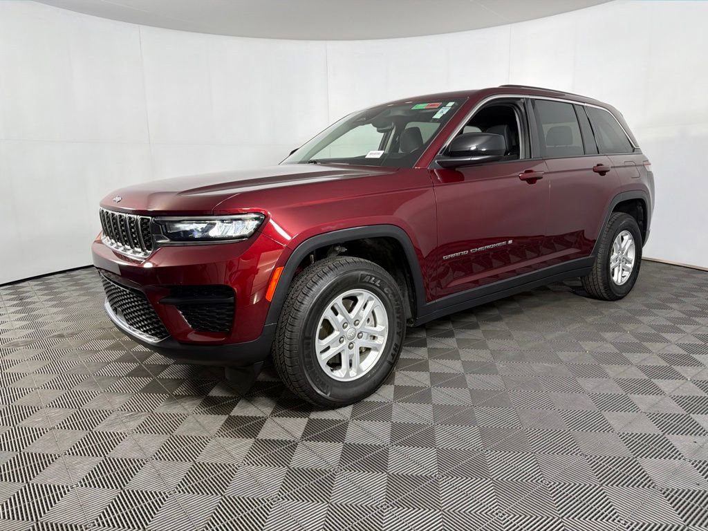 Certified 2023 Jeep Grand Cherokee Laredo w/ Luxury Tech Group I AWD/4WD image 3