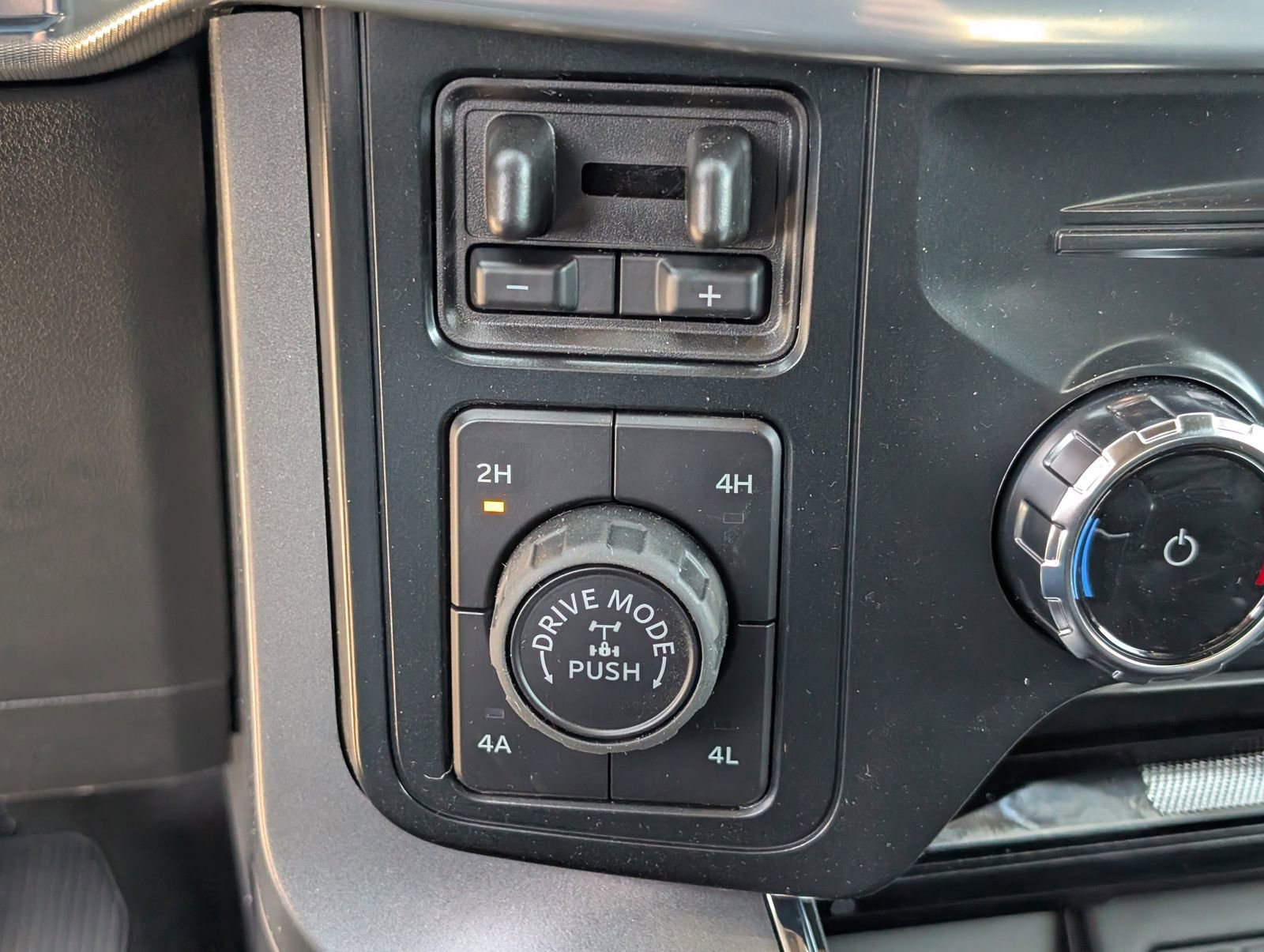 Used 2025 Ford F150 Lariat w/ Equipment Group 502A High image 19