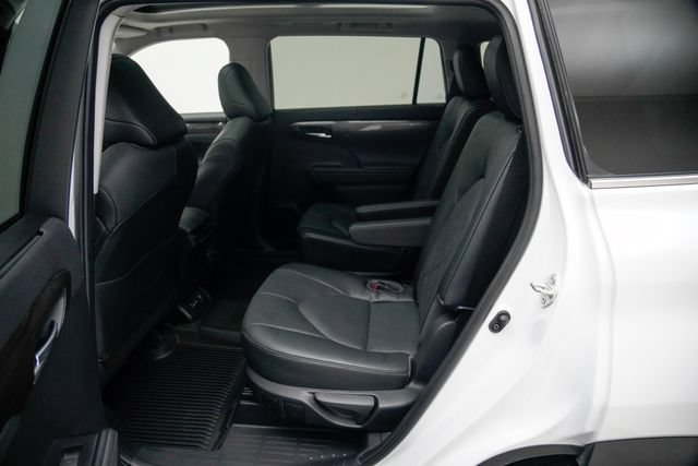 Used 2023 Toyota Highlander Platinum AWD/4WD image 16