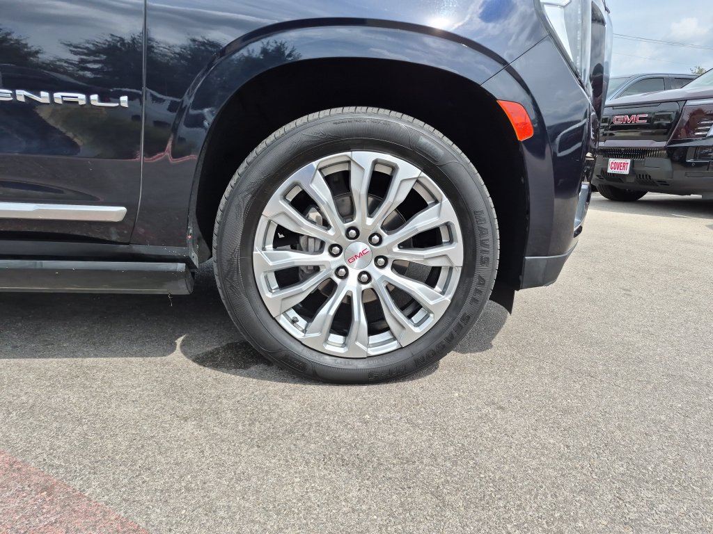 Used 2023 GMC Yukon XL Denali AWD/4WD image 17