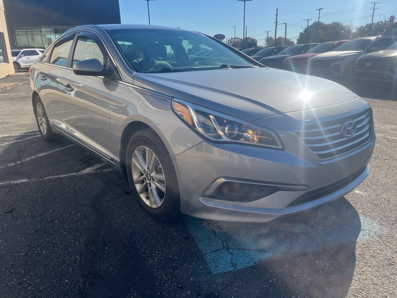 Used 2017 Hyundai Sonata SE FWD image 3
