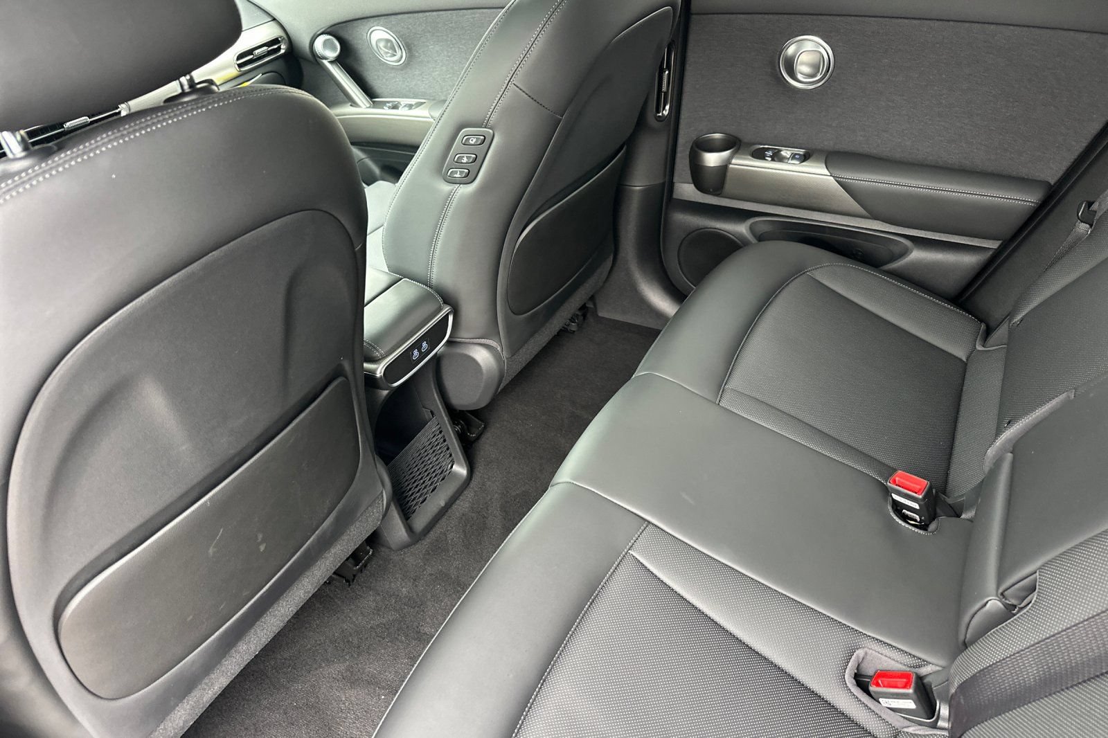 Used 2025 Genesis GV60 Advanced AWD/4WD image 15