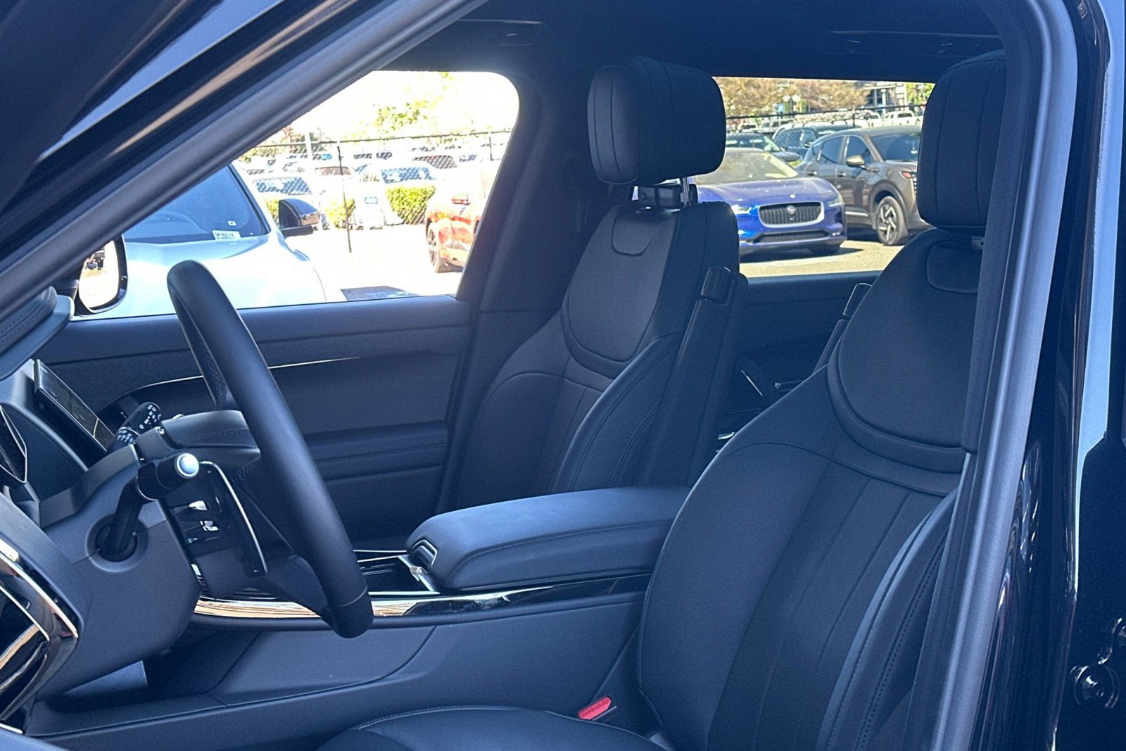 Used 2025 Land Rover Range Rover Sport SE image 6