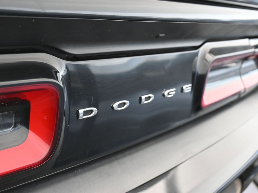 Used 2019 Dodge Challenger SXT image 33