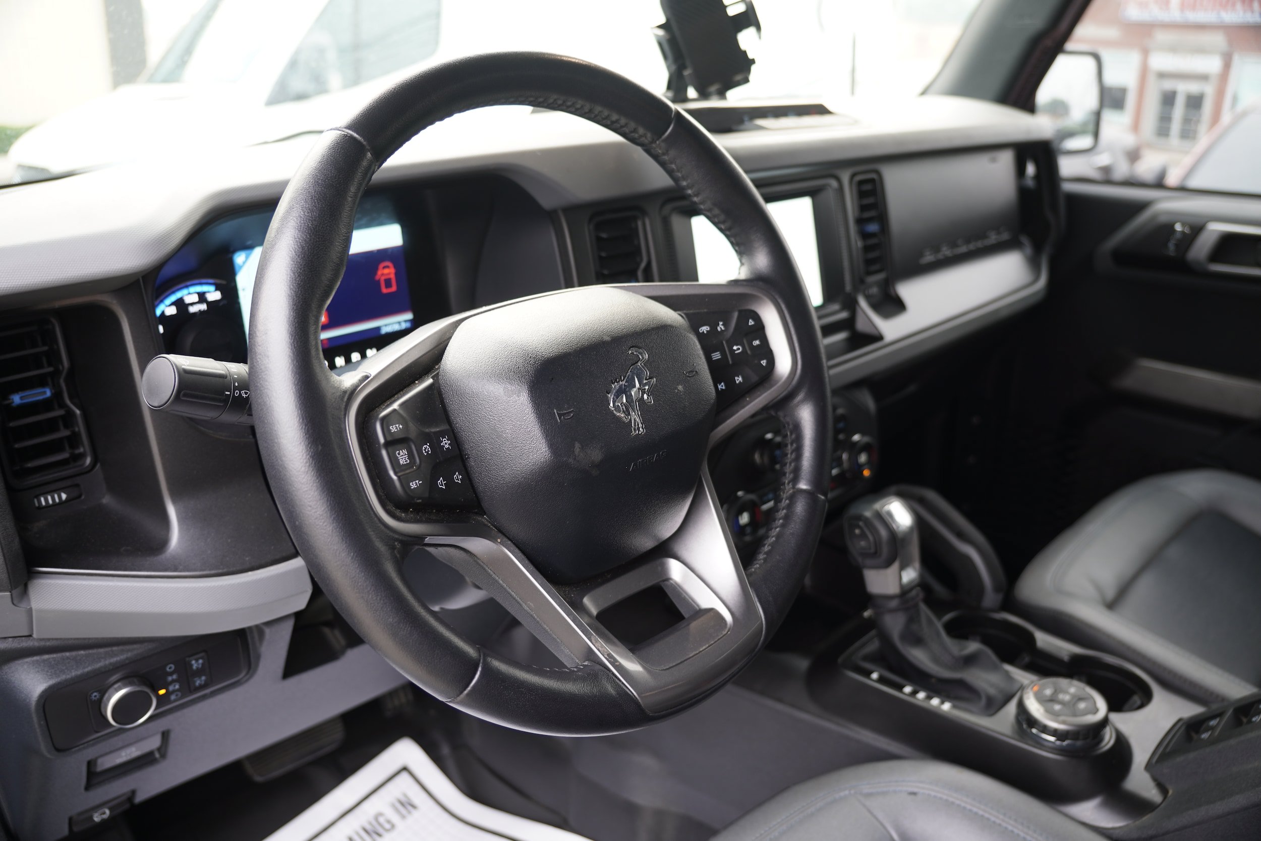 Used 2021 Ford Bronco Black Diamond AWD/4WD image 3
