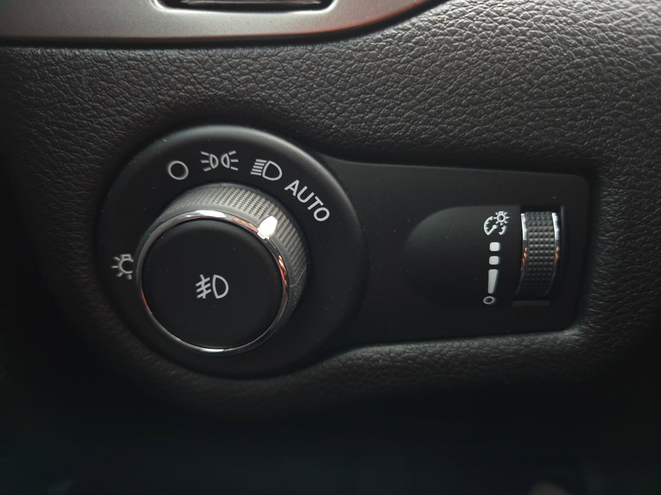 Used 2019 Jeep Cherokee Latitude w/ Popular Appearance Group image 26