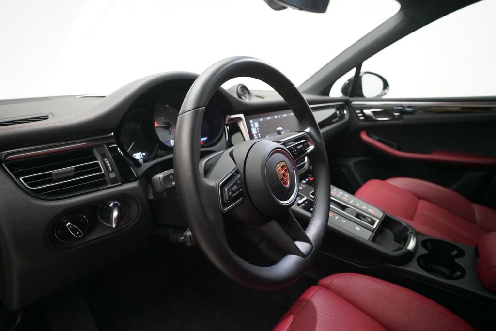 Used 2024 Porsche Macan S image 4