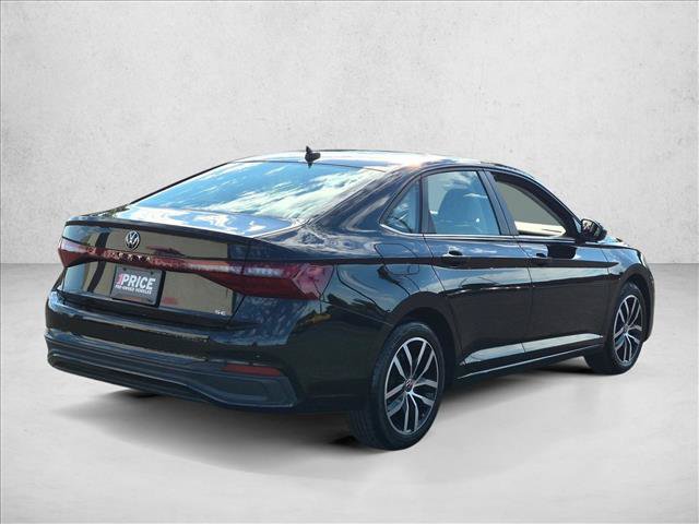 Used 2025 Volkswagen Jetta SE FWD image 5