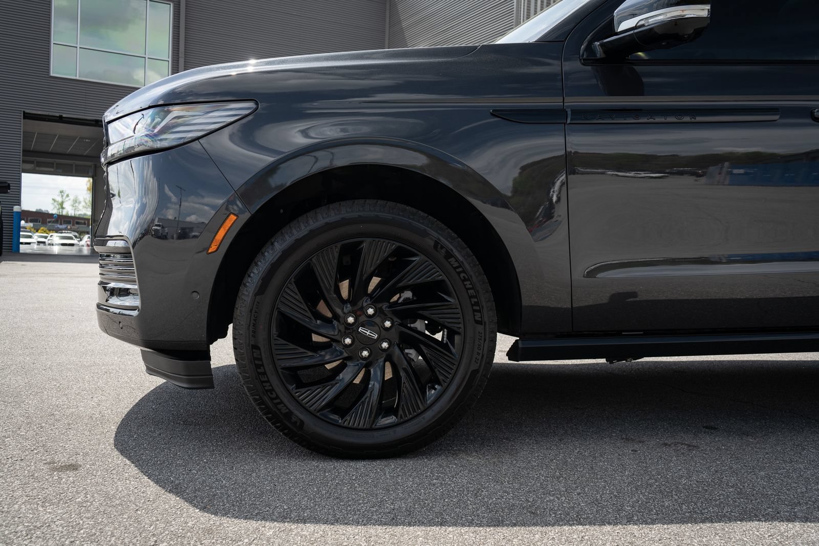 Used 2025 Lincoln Navigator L Reserve w/ Jet Appearance Package AWD/4WD image 12