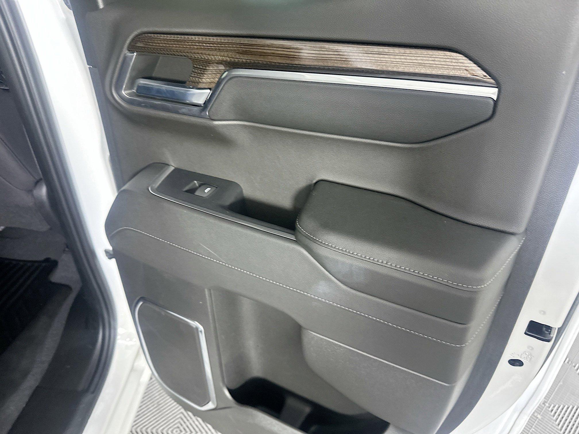 Used 2023 Chevrolet Silverado 1500 LT image 29