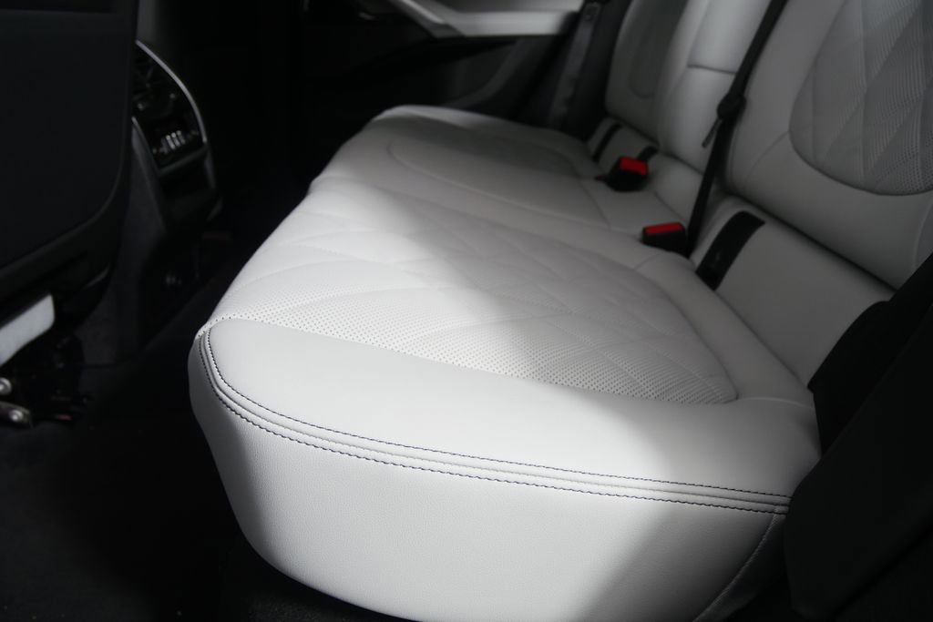 New 2026 BMW X6 xDrive40i image 15