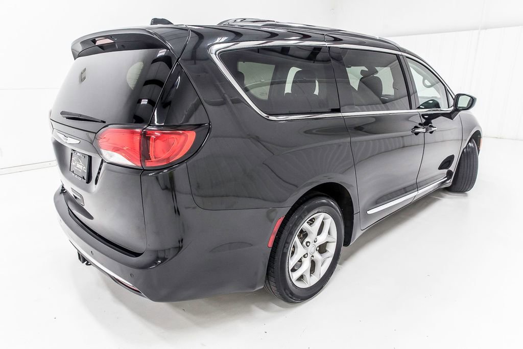 Used 2019 Chrysler Pacifica Touring-L Plus image 7