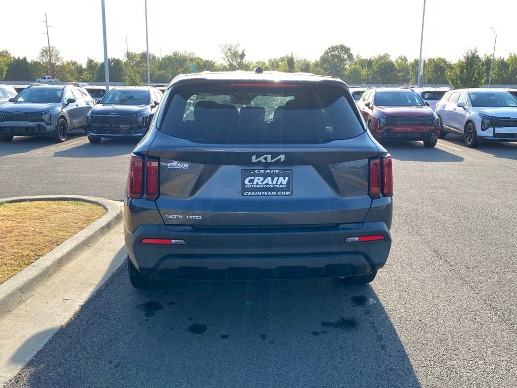 Certified 2023 Kia Sorento LX FWD image 6