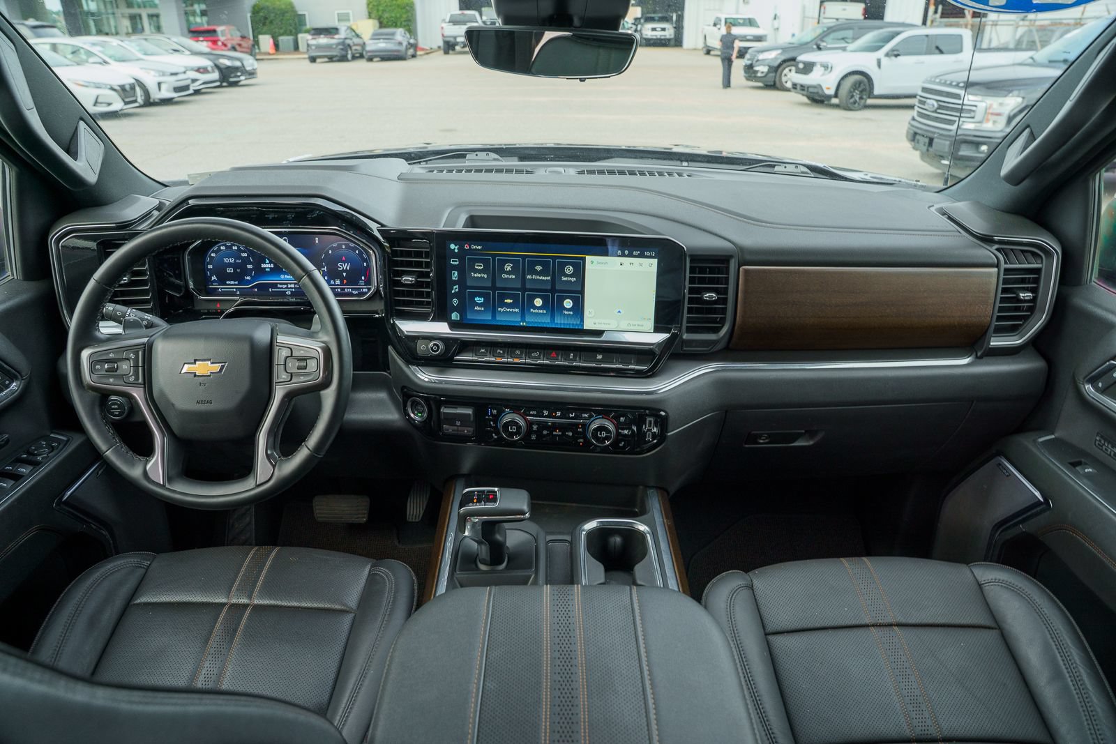 Used 2024 Chevrolet Silverado 1500 High Country w/ Technology Package AWD/4WD image 38