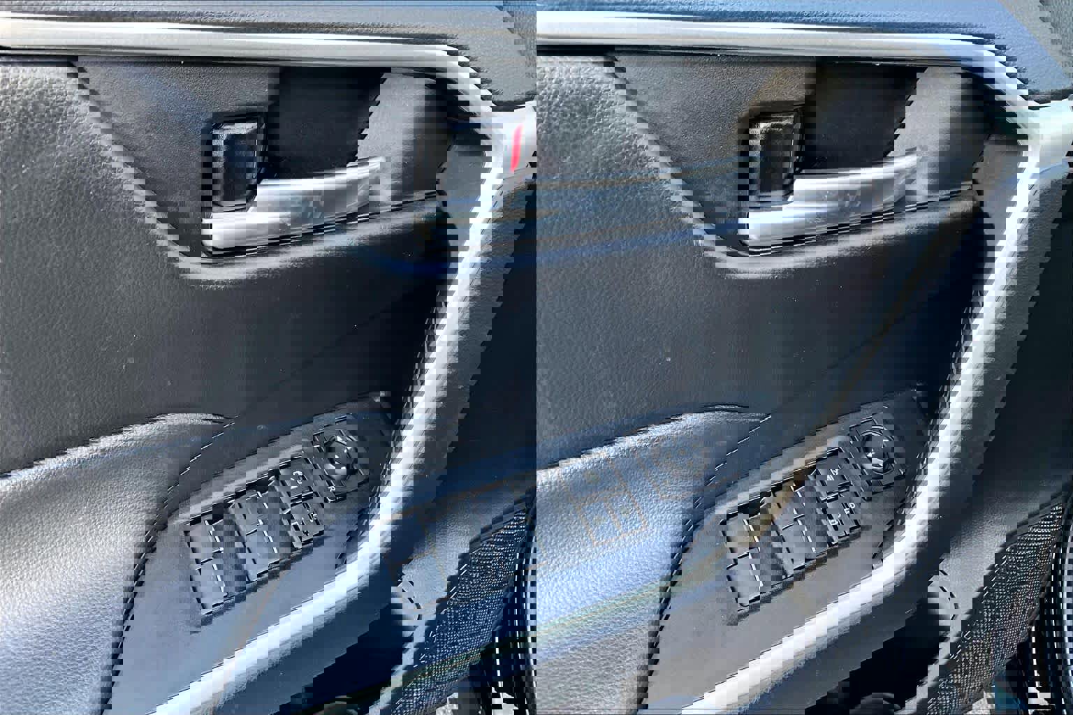 Used 2023 Toyota RAV4 XLE image 31