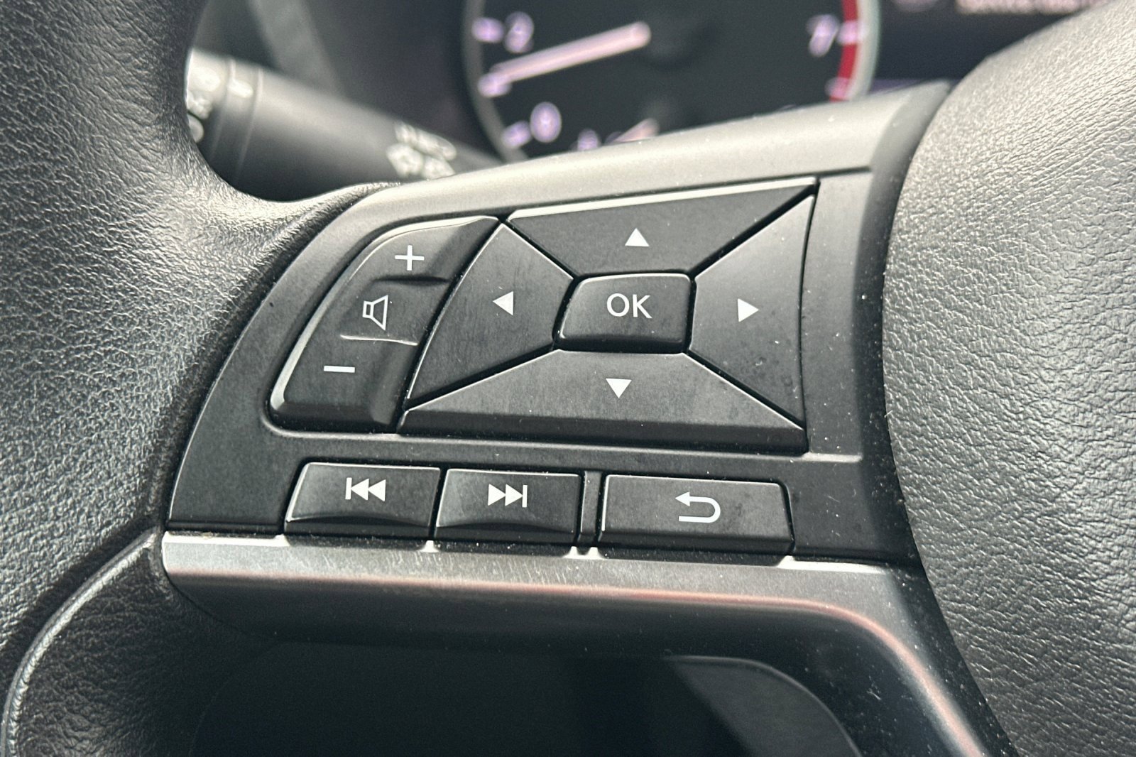 Used 2024 Nissan Sentra SV image 35