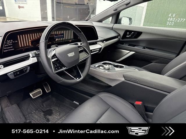 Certified 2025 Cadillac Optiq Luxury 2 w/ LPO, Floor Liner Package AWD/4WD image 6