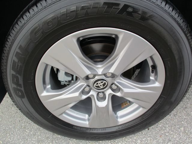 Used 2024 Toyota RAV4 XLE FWD image 13