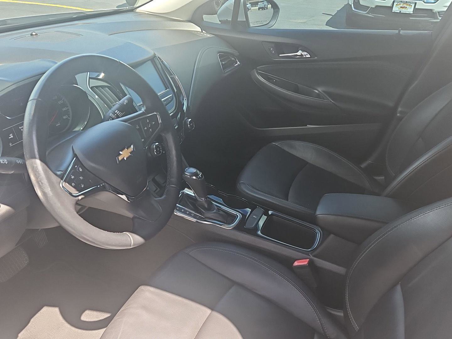 Used 2017 Chevrolet Cruze Premier FWD image 9