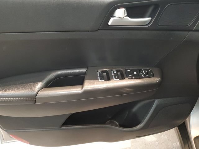 Used 2020 Kia Sportage LX AWD/4WD image 12