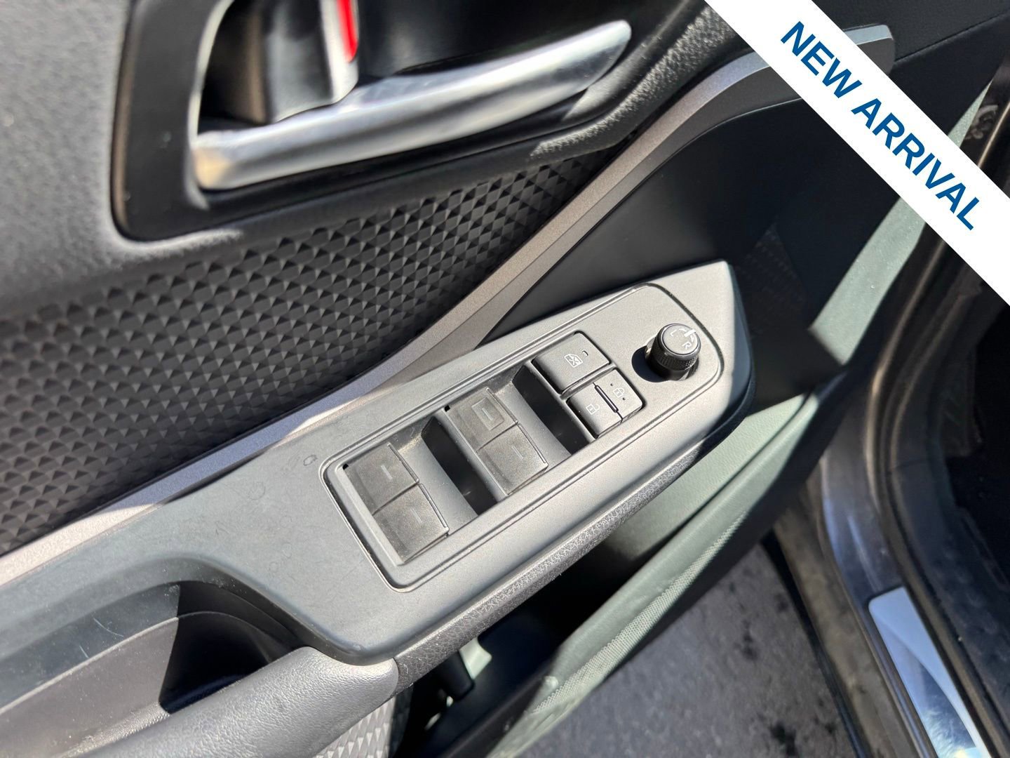 Used 2021 Toyota C-HR LE image 18