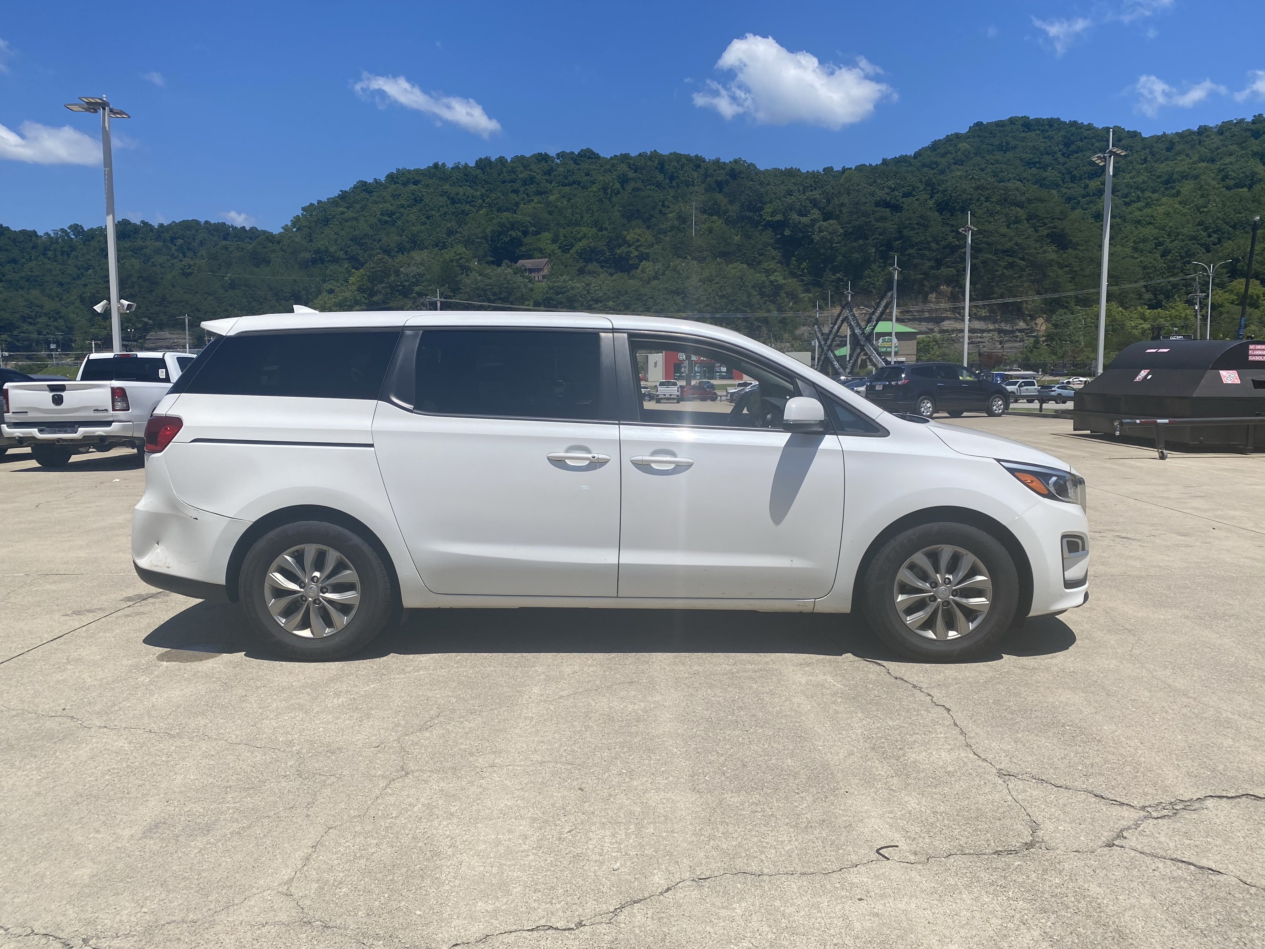 Used 2021 Kia Sedona LX FWD image 18