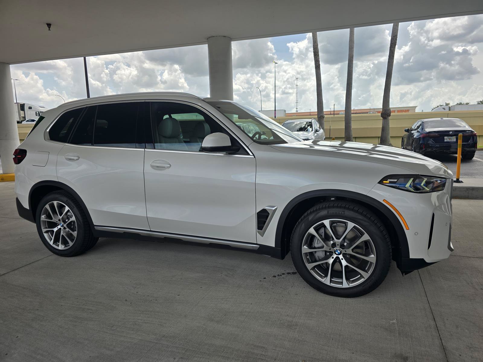 New 2026 BMW X5 xDrive50e w/ Premium Package AWD/4WD image 26