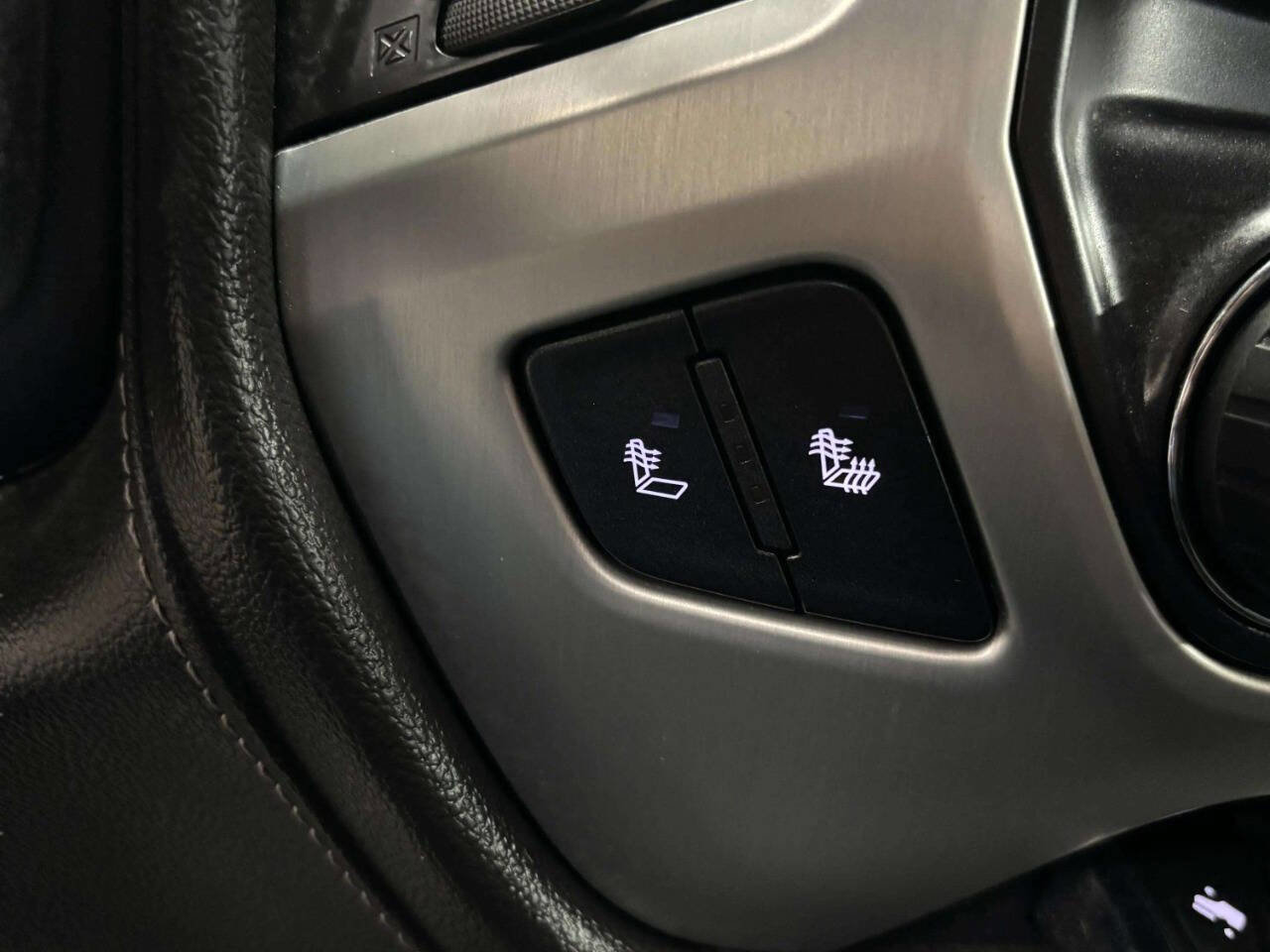 Used 2014 GMC Sierra 1500 SLT w/ SLT Crew Cab Value Package image 29