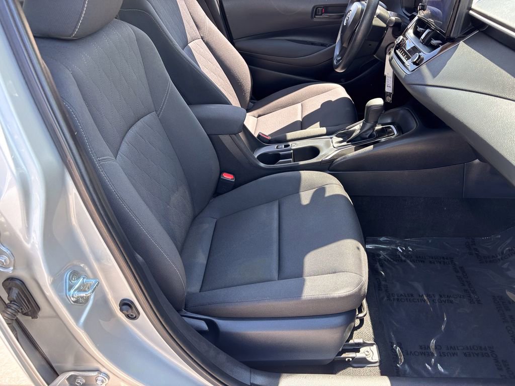 Used 2025 Toyota Corolla LE FWD image 30