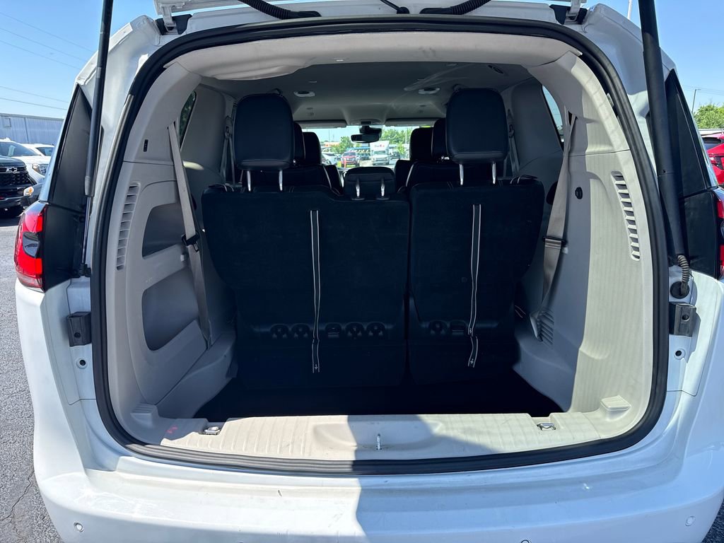 Used 2023 Chrysler Pacifica Touring-L FWD image 26