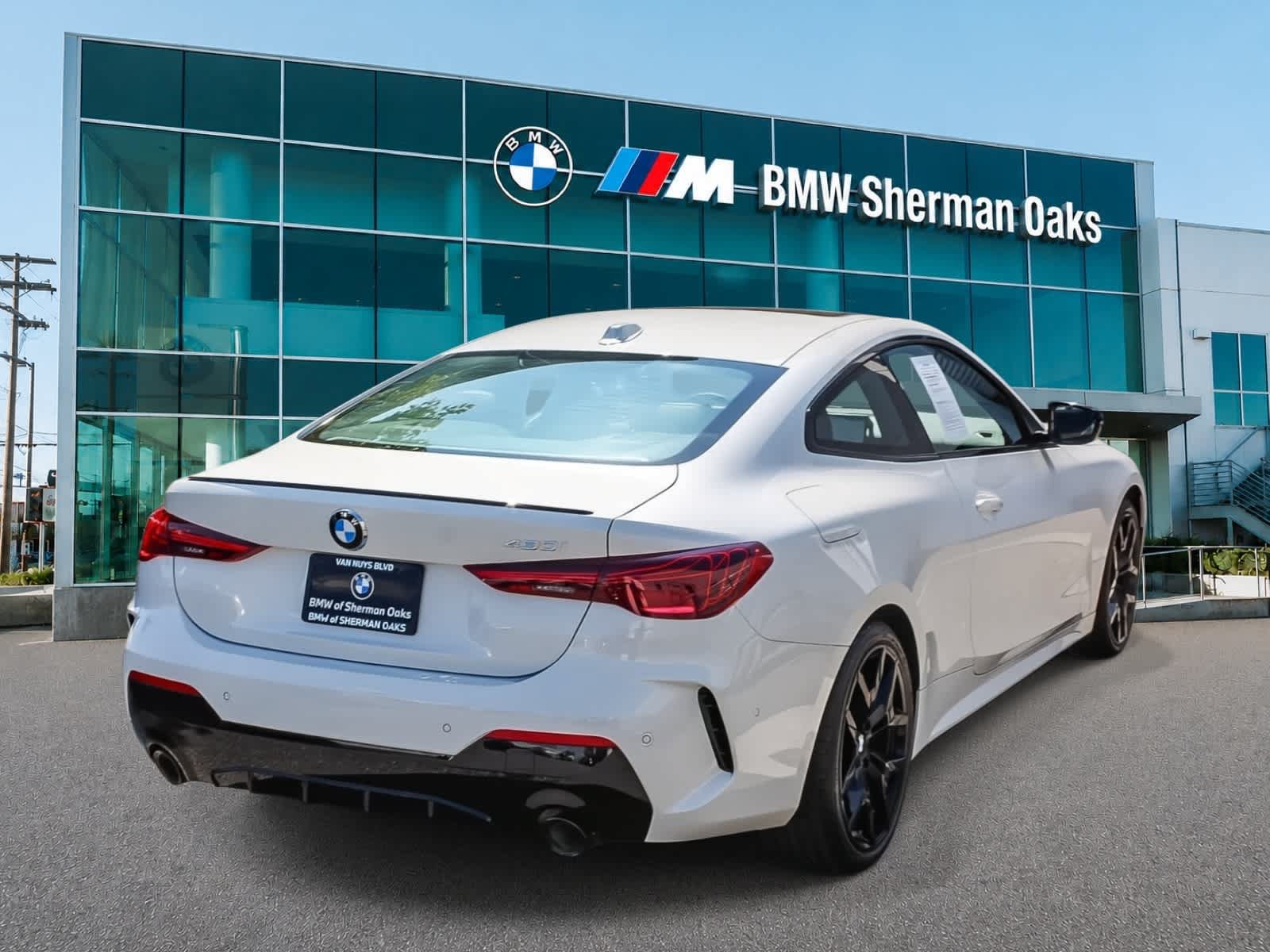 Used 2025 BMW 430i Coupe w/ M Sport Package RWD image 4
