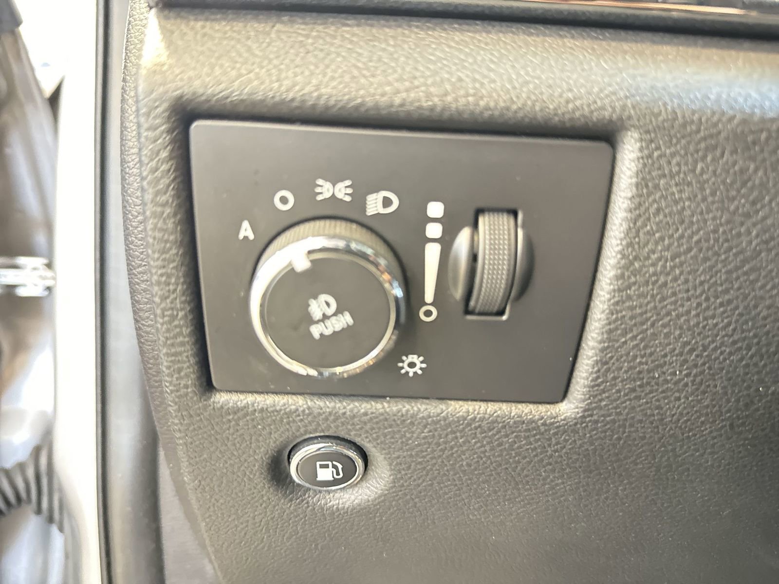 Used 2015 Jeep Grand Cherokee Limited image 14