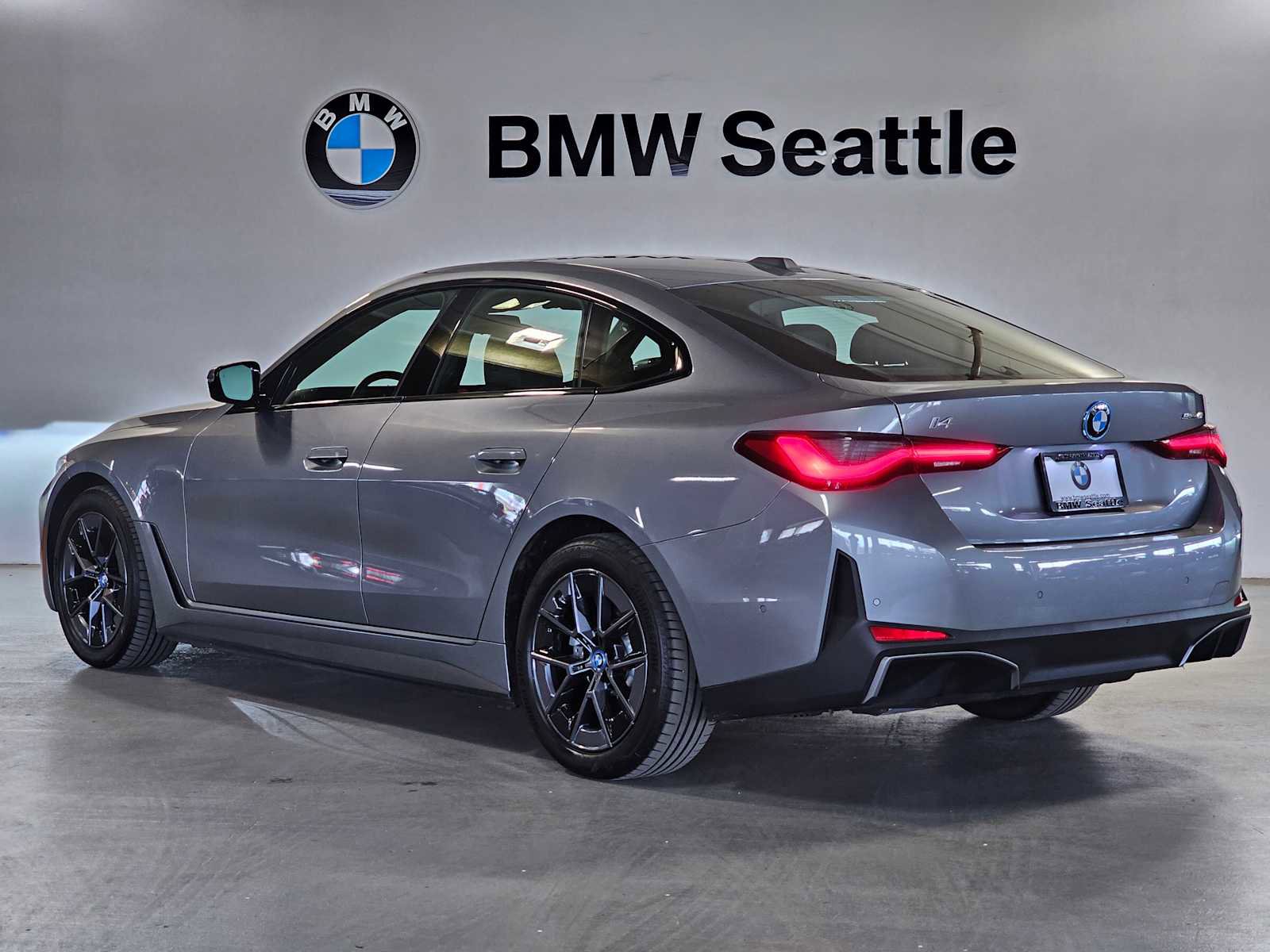 Used 2023 BMW i4 eDrive40 image 4