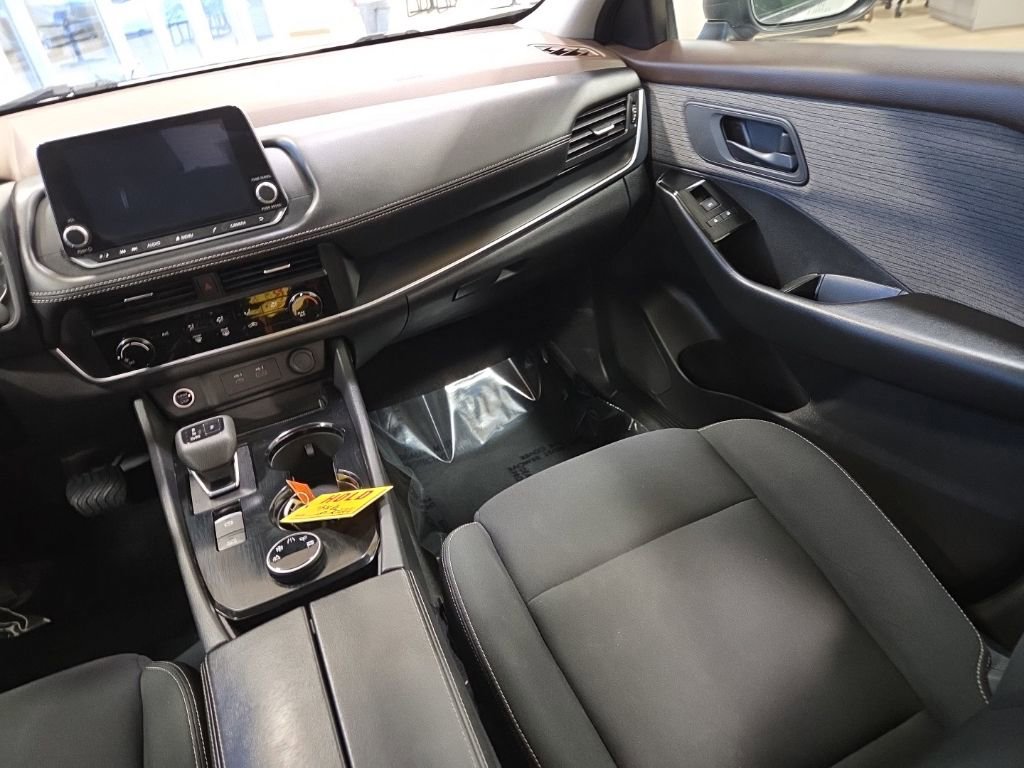 Used 2023 Nissan Rogue S image 18