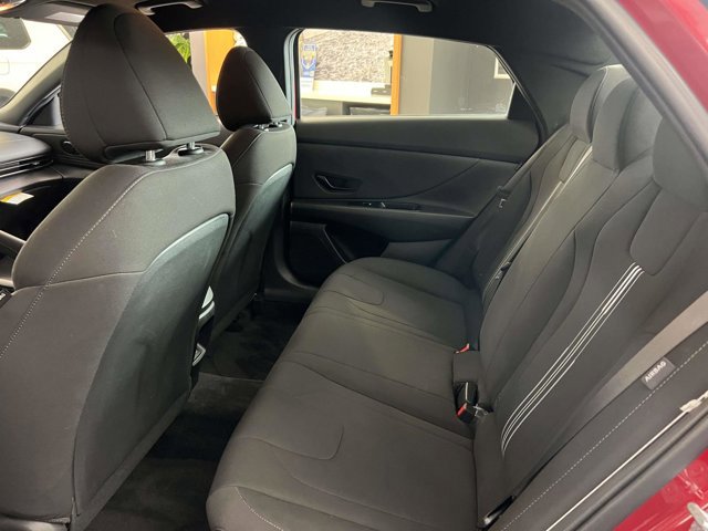 Used 2025 Hyundai Elantra Sport image 9