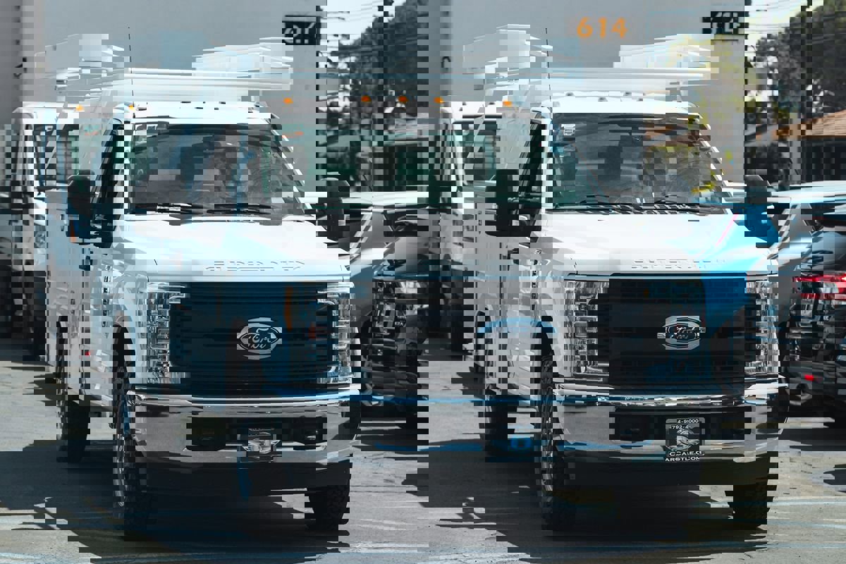 Used 2017 Ford F350 XL w/ Power Equipment Group image 3