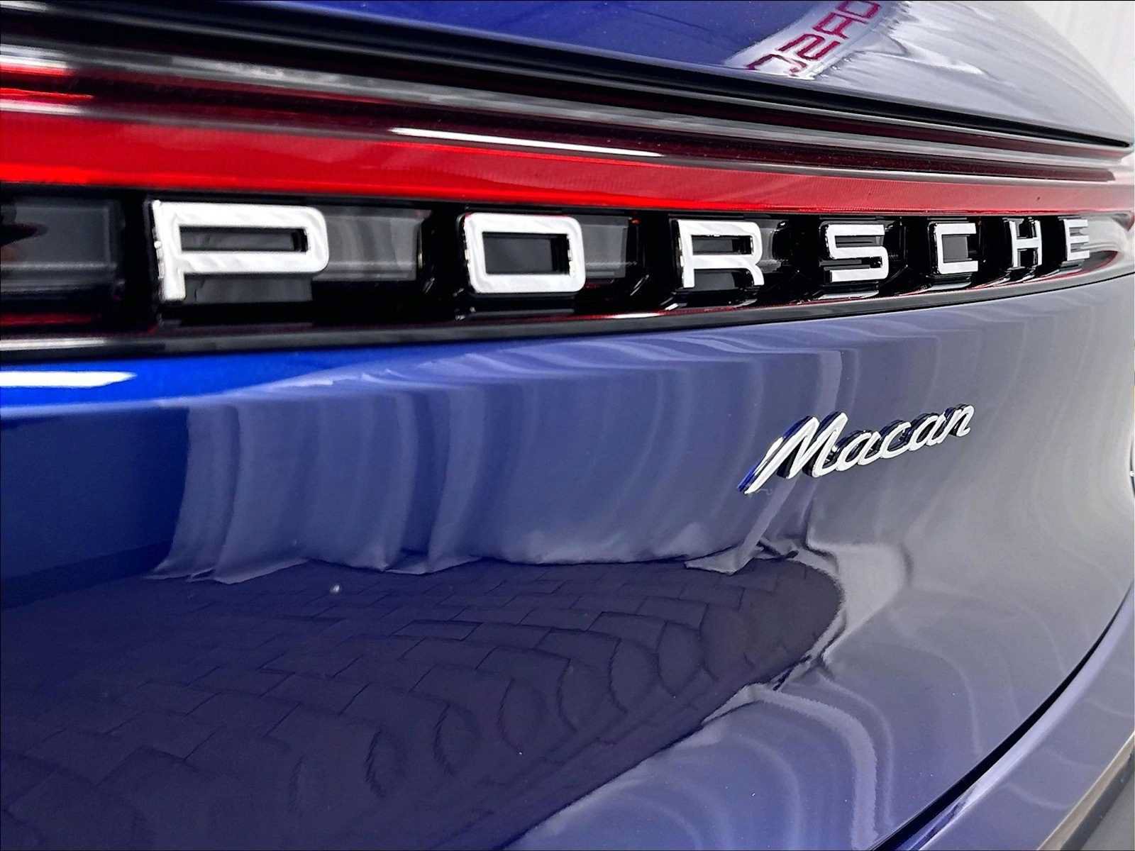 Used 2026 Porsche Macan AWD/4WD image 33